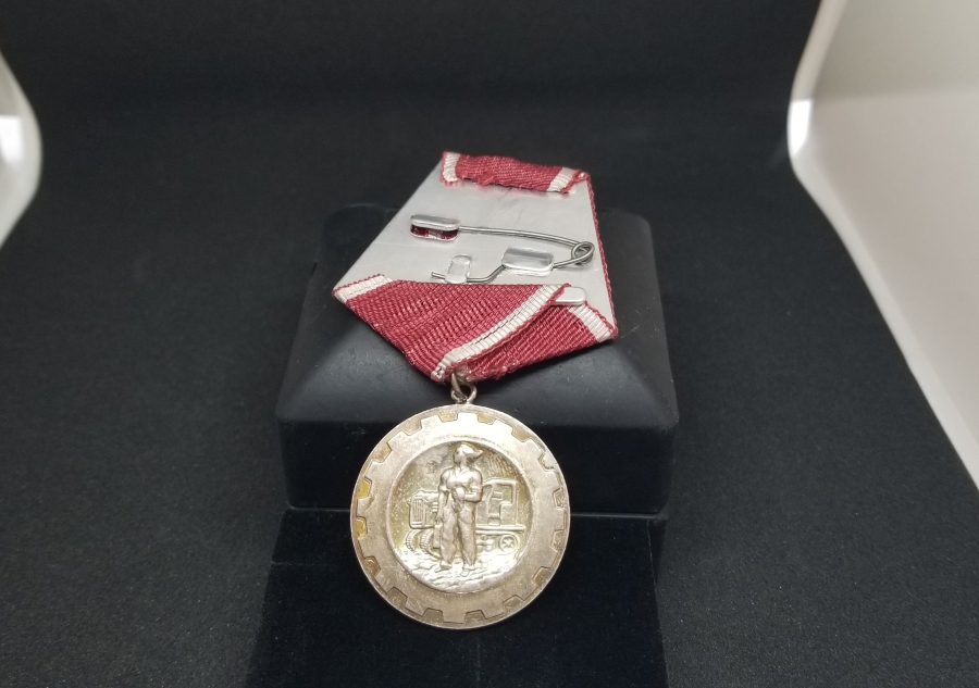 NADİR TİPTE ORİJİNAL ASKISIYLA SOVYET MADALYA