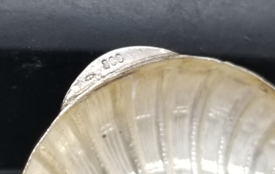 İSTİRİDYE FORMLU KABARTMA İŞÇİLİKLİ ANTİKA GÜMÜŞ BOZUK PARA ÇANTASI