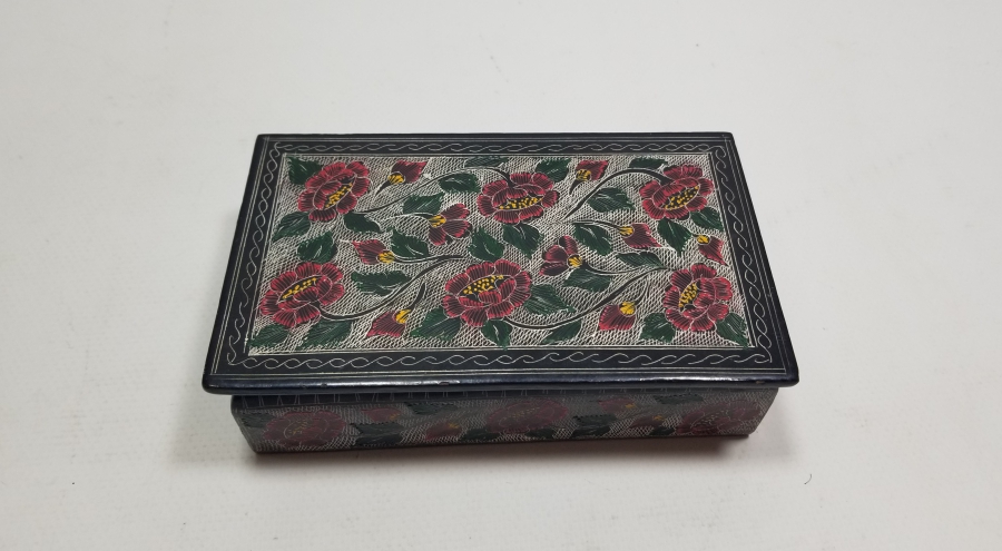 GÜMÜŞ ÇAKMA VE EL BOYAMA İŞÇİLİKLİ OSMANLI DÖNEMİ NADİR TİPTE PAPİER MACHE KAPAKLI KUTU