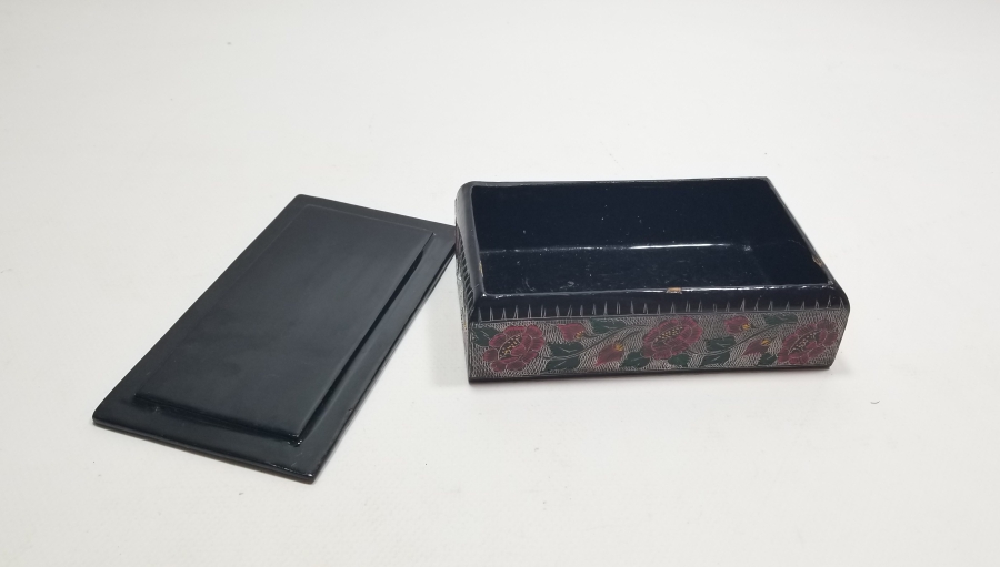 GÜMÜŞ ÇAKMA VE EL BOYAMA İŞÇİLİKLİ OSMANLI DÖNEMİ NADİR TİPTE PAPİER MACHE KAPAKLI KUTU