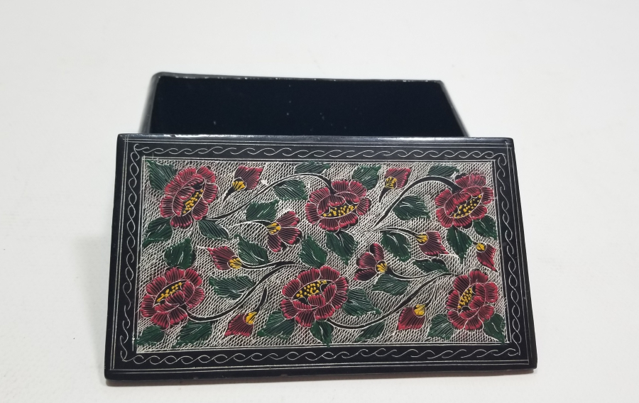 GÜMÜŞ ÇAKMA VE EL BOYAMA İŞÇİLİKLİ OSMANLI DÖNEMİ NADİR TİPTE PAPİER MACHE KAPAKLI KUTU