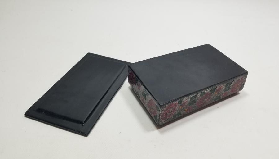 GÜMÜŞ ÇAKMA VE EL BOYAMA İŞÇİLİKLİ OSMANLI DÖNEMİ NADİR TİPTE PAPİER MACHE KAPAKLI KUTU