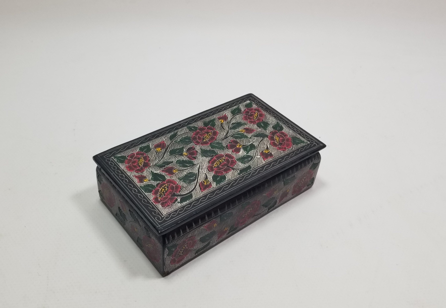 GÜMÜŞ ÇAKMA VE EL BOYAMA İŞÇİLİKLİ OSMANLI DÖNEMİ NADİR TİPTE PAPİER MACHE KAPAKLI KUTU