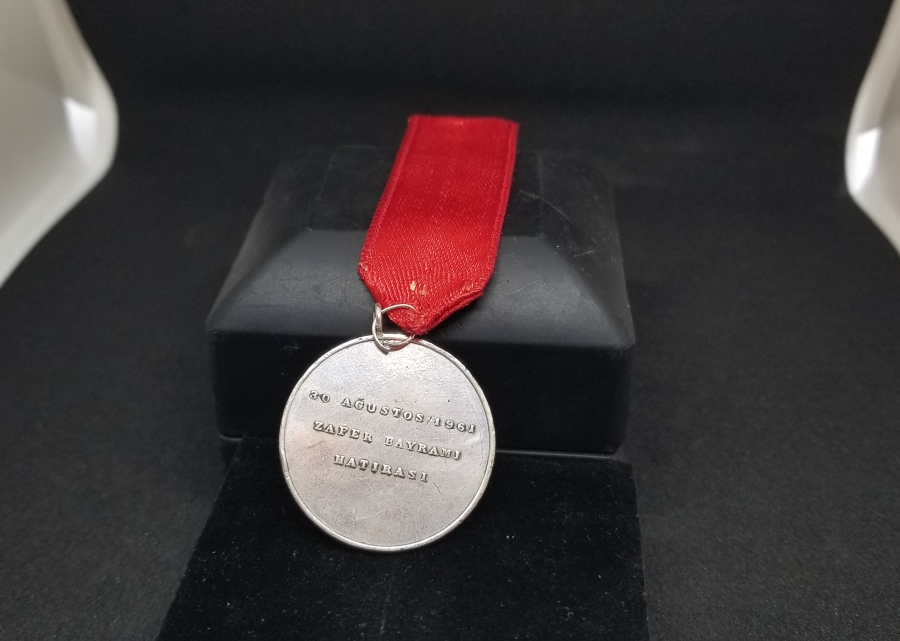 1961 ZAFER BAYRAMI HATIRASI ATATÜRK GÜMÜŞ MADALYON