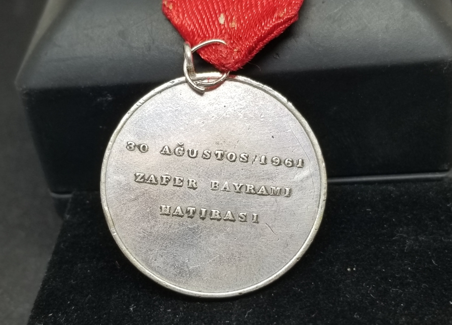 1961 ZAFER BAYRAMI HATIRASI ATATÜRK GÜMÜŞ MADALYON