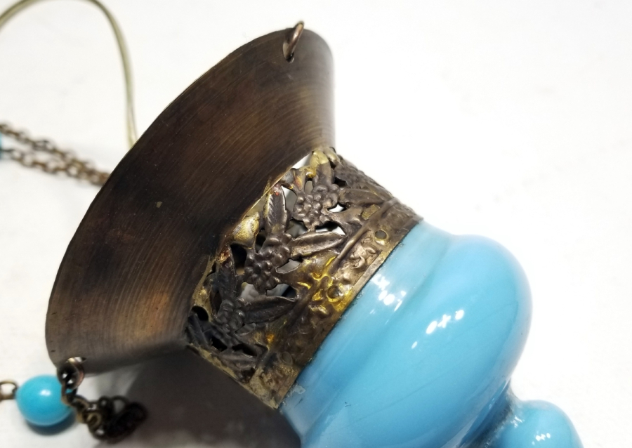 KANDİL FORMUNDA YAPILMIŞ ANTİKA DEKORATİF LAMBA