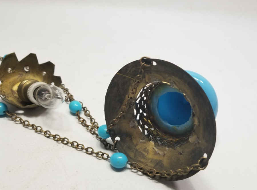 KANDİL FORMUNDA YAPILMIŞ ANTİKA DEKORATİF LAMBA