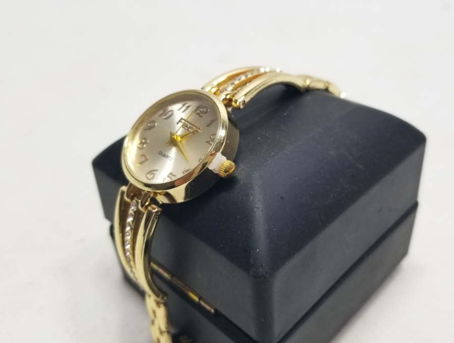 ALTIN KAPLAMA NOSTALJİK KOL SAATİ