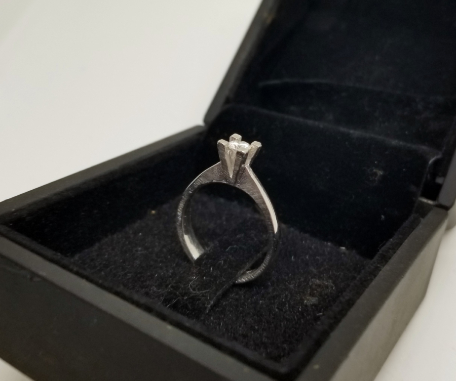 PIRLANTA TAŞLI TEKTAŞ YÜZÜK