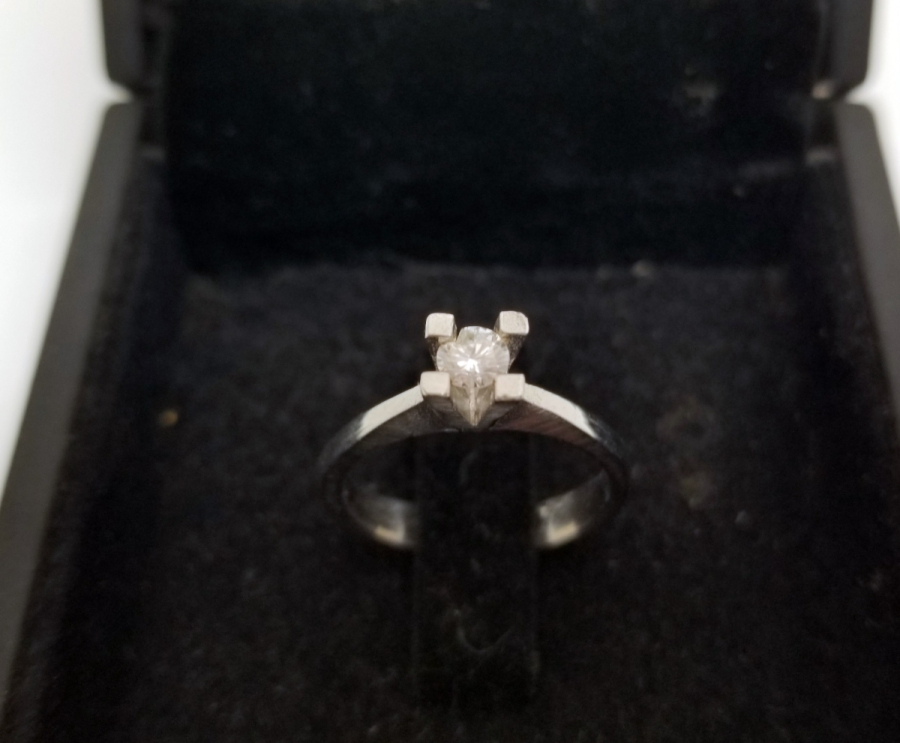 PIRLANTA TAŞLI TEKTAŞ YÜZÜK