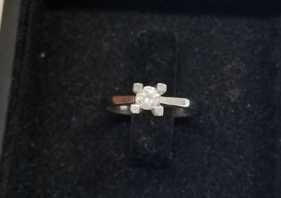 PIRLANTA TAŞLI TEKTAŞ YÜZÜK