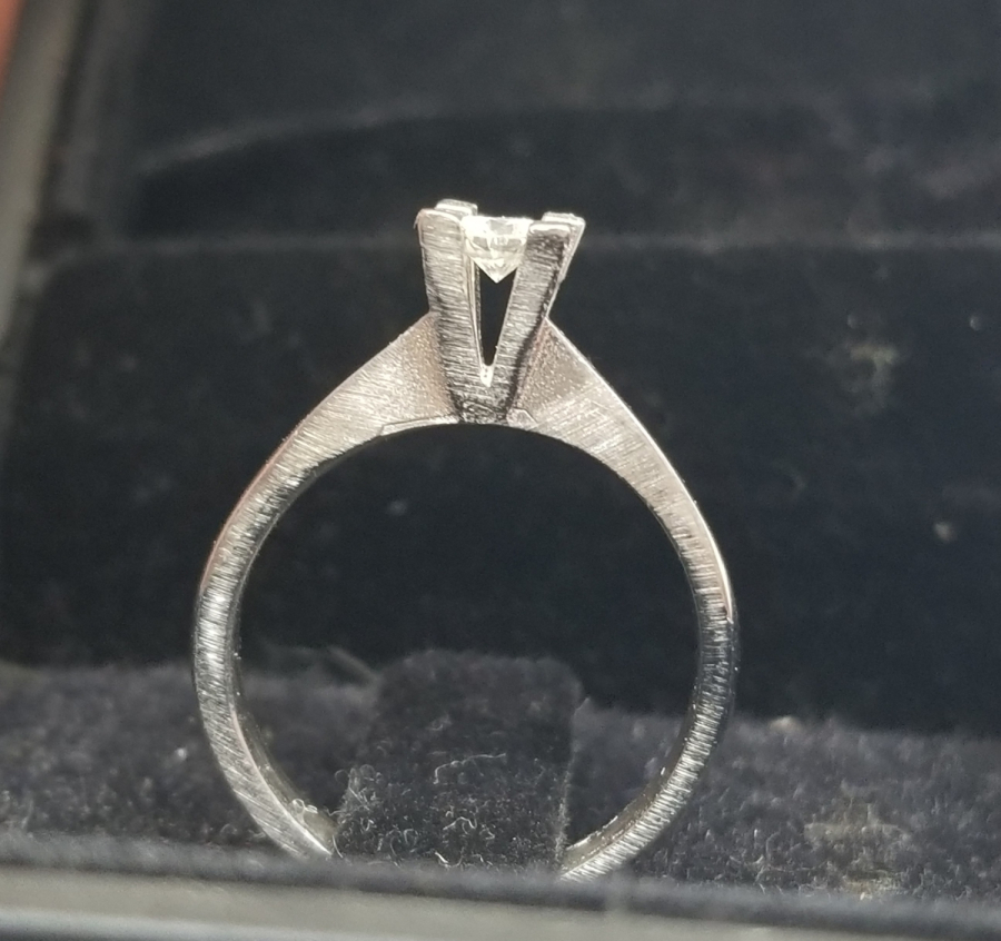 PIRLANTA TAŞLI TEKTAŞ YÜZÜK