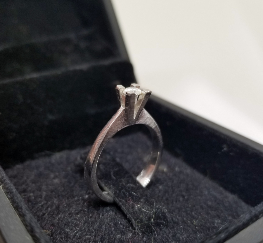 PIRLANTA TAŞLI TEKTAŞ YÜZÜK