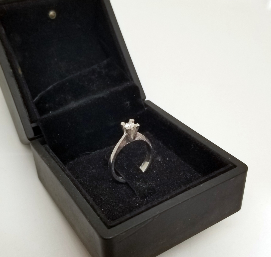 PIRLANTA TAŞLI TEKTAŞ YÜZÜK