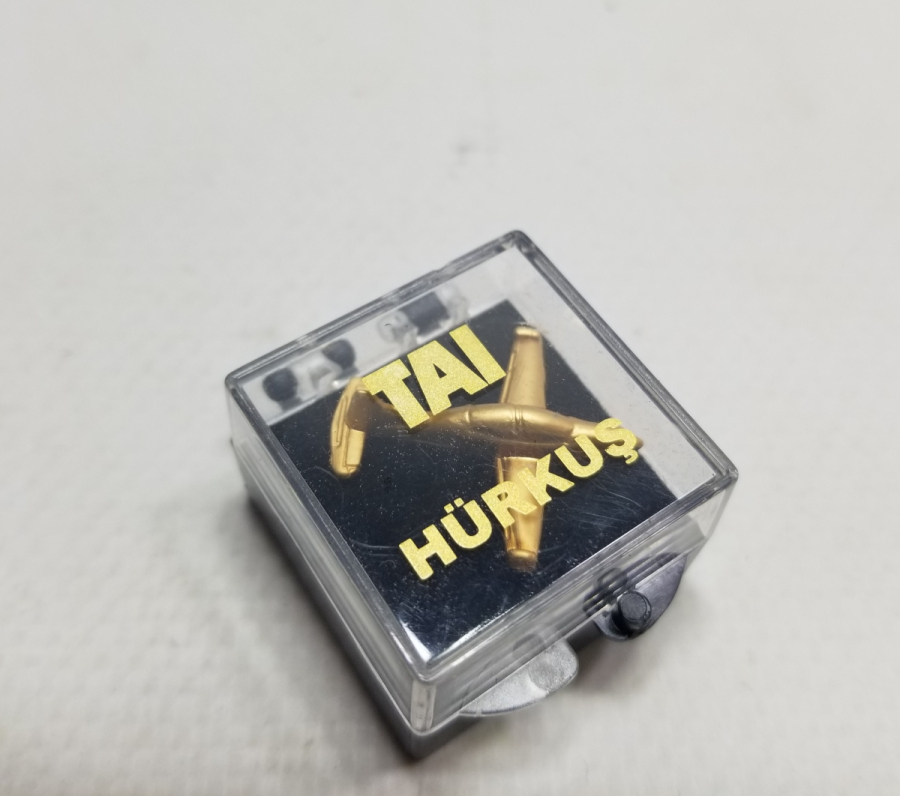 ORİJİNAL KUTUSUNDA ALTIN KAPLAMA HÜRKUŞ ROZET