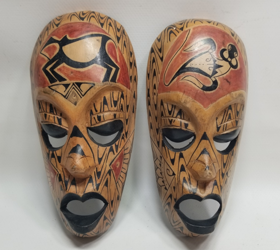 İKİ ADET EL YAPIMI AHŞAP AFRİKA MASK