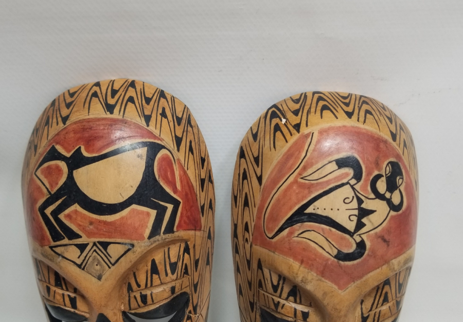 İKİ ADET EL YAPIMI AHŞAP AFRİKA MASK