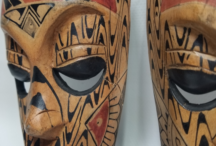 İKİ ADET EL YAPIMI AHŞAP AFRİKA MASK