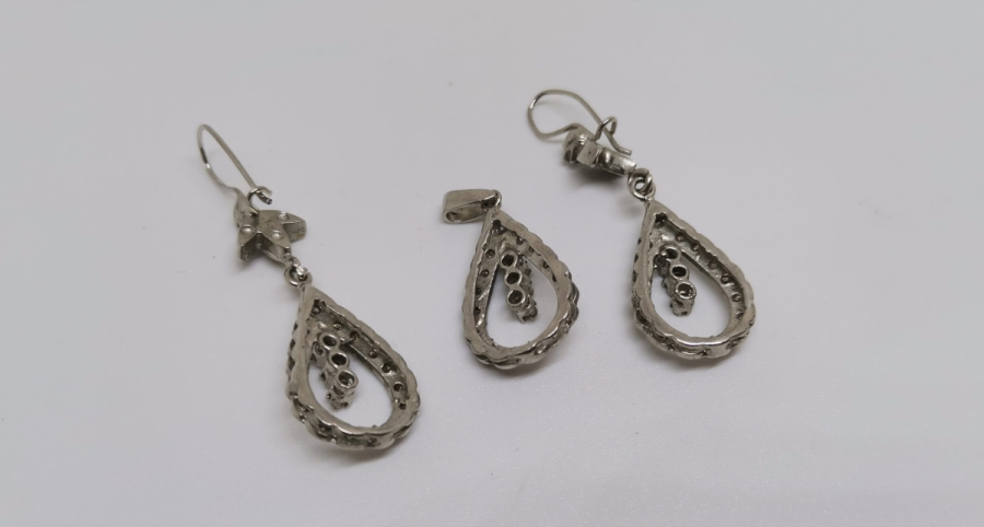 PIRLANTA TAŞLI DAMLA MODEL KOLYE KÜPE TAKIMI