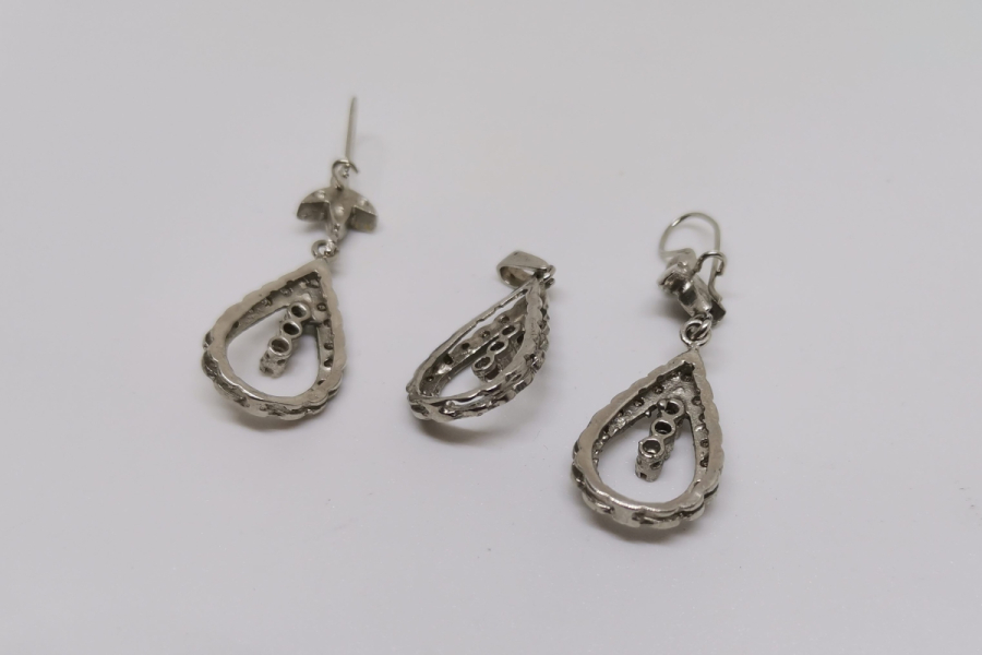 PIRLANTA TAŞLI DAMLA MODEL KOLYE KÜPE TAKIMI