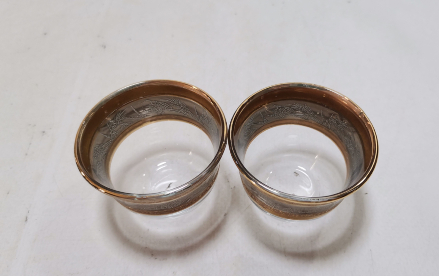 ALTIN VARAKLI VE KABARTMA İŞÇİLİKLİ ANTİKA ÇİFT ZARF FİNCANI