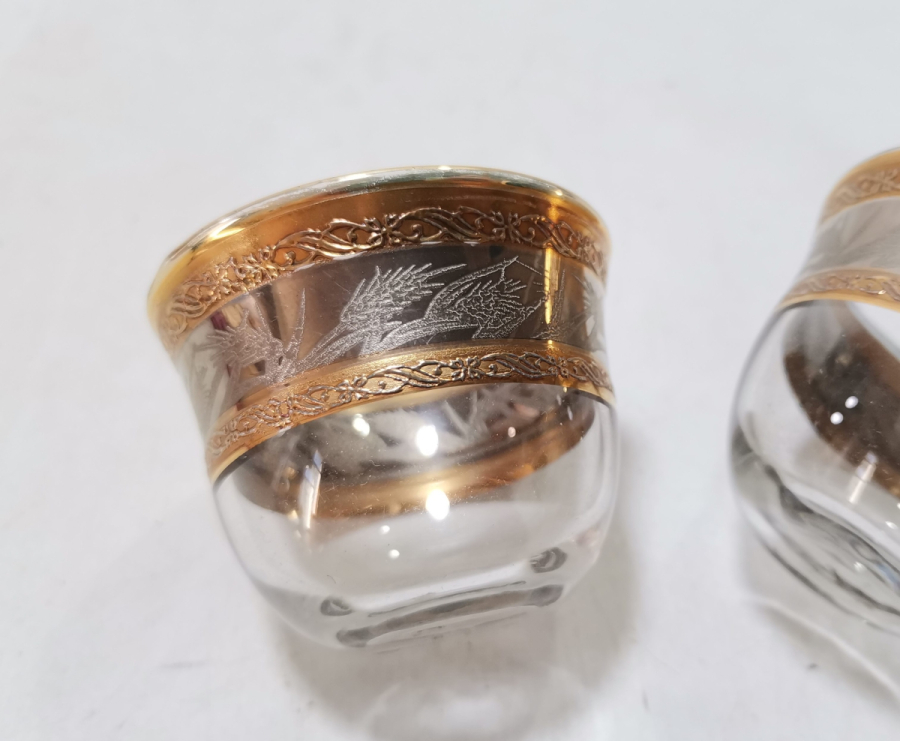 ALTIN VARAKLI VE KABARTMA İŞÇİLİKLİ ANTİKA ÇİFT ZARF FİNCANI