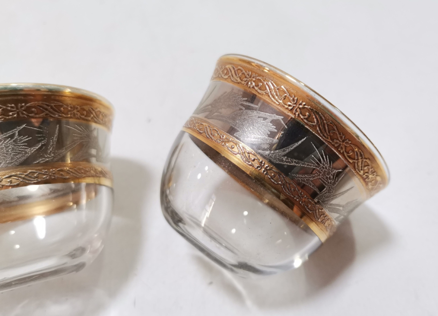 ALTIN VARAKLI VE KABARTMA İŞÇİLİKLİ ANTİKA ÇİFT ZARF FİNCANI