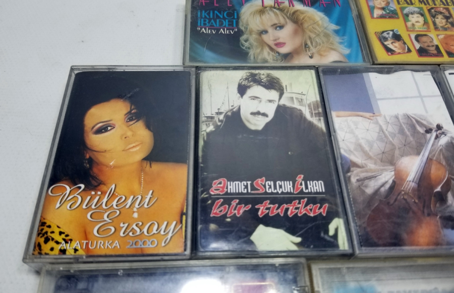 İÇLERİ DOLU NOSTALJİK KASET LOTU