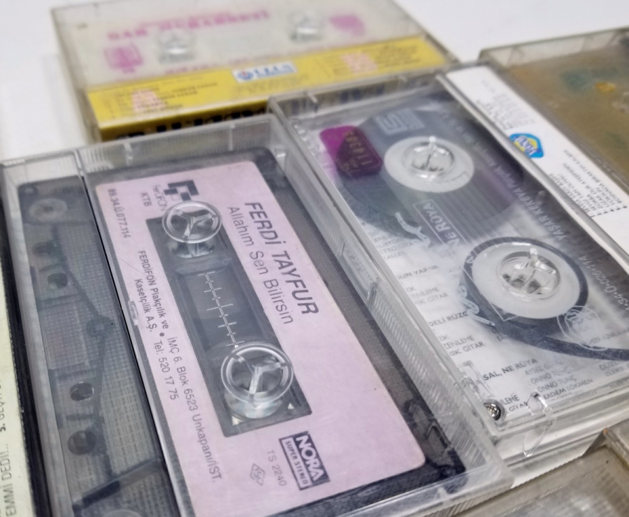İÇLERİ DOLU NOSTALJİK KASET LOTU