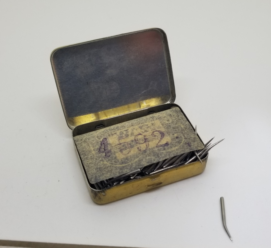 ANTİKA METAL GRAMAFON İĞNELERİ KUTUSU