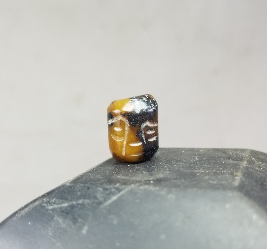 ÜZERİNDE SURET GÖRSELİ BULUNAN BÜYÜK BOY UZAKDOĞU YEŞİM KOLYE HABBESİ