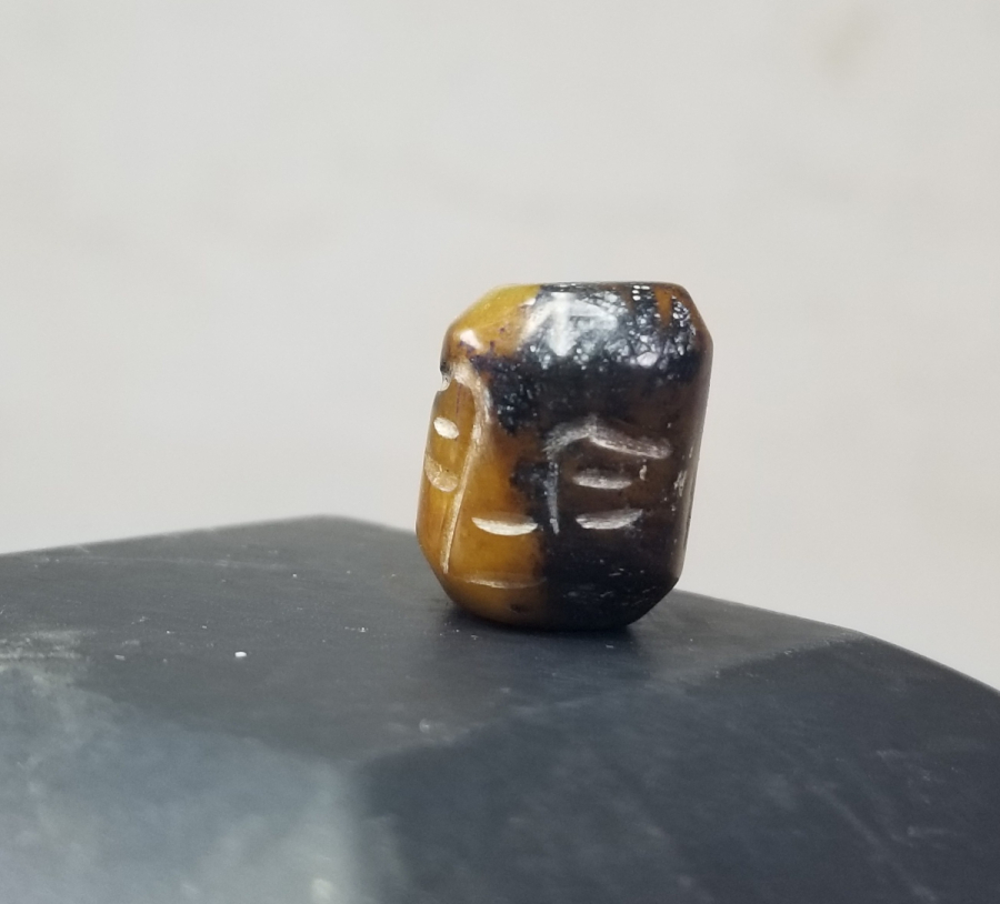 ÜZERİNDE SURET GÖRSELİ BULUNAN BÜYÜK BOY UZAKDOĞU YEŞİM KOLYE HABBESİ