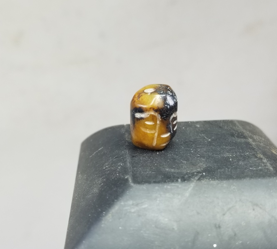 ÜZERİNDE SURET GÖRSELİ BULUNAN BÜYÜK BOY UZAKDOĞU YEŞİM KOLYE HABBESİ