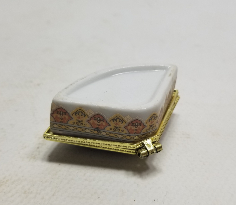 ÜZERİ YAZILI ANTİKA PORSELEN MÜCEVHER KUTUSU