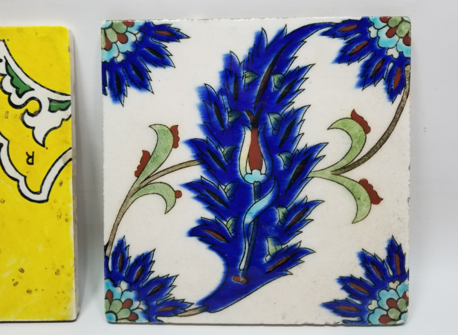 İKİ ADET ÖZEL YAPIM ANTİKA ÇİNİ KARO