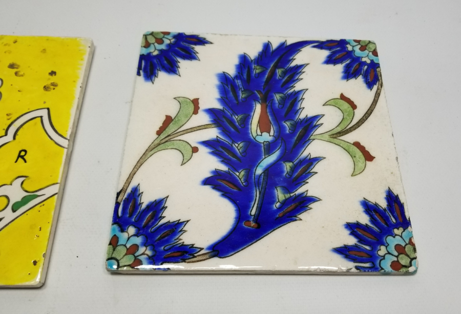 İKİ ADET ÖZEL YAPIM ANTİKA ÇİNİ KARO