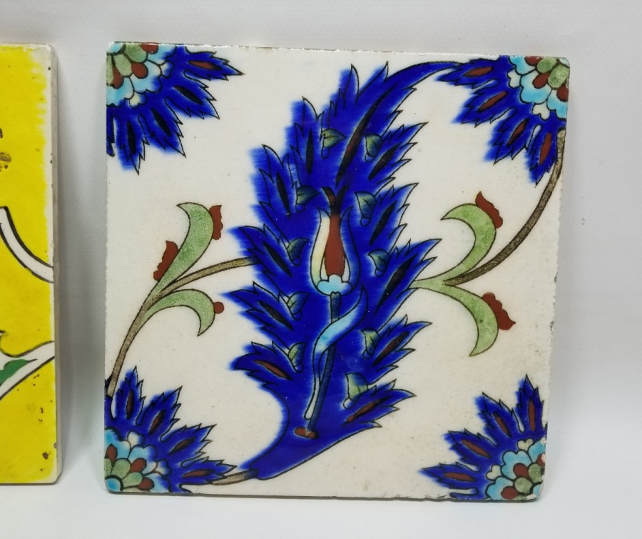 İKİ ADET ÖZEL YAPIM ANTİKA ÇİNİ KARO