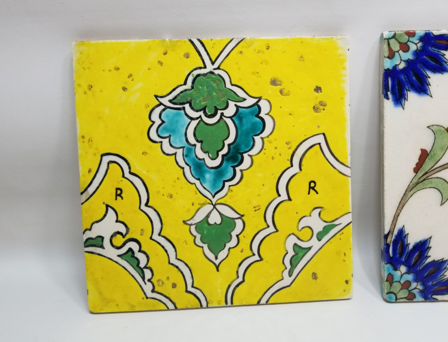 İKİ ADET ÖZEL YAPIM ANTİKA ÇİNİ KARO