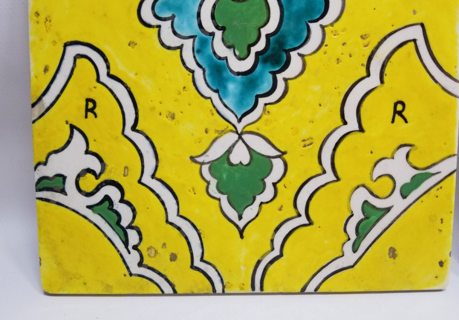 İKİ ADET ÖZEL YAPIM ANTİKA ÇİNİ KARO