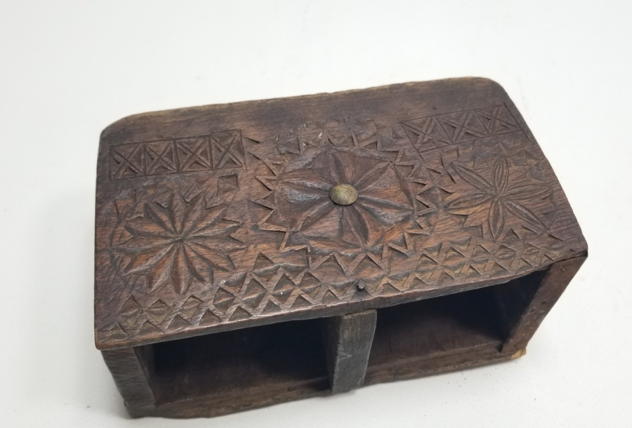 ÜZERİ TARİHLİ OSMANLI DÖNEMİ ÇİFT GÖZLÜ KAHVE KUTUSU