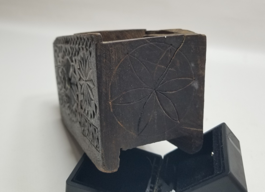 ÜZERİ TARİHLİ OSMANLI DÖNEMİ ÇİFT GÖZLÜ KAHVE KUTUSU