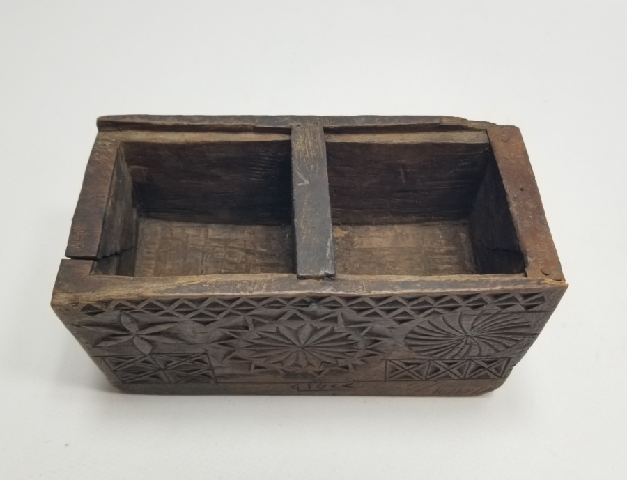 ÜZERİ TARİHLİ OSMANLI DÖNEMİ ÇİFT GÖZLÜ KAHVE KUTUSU