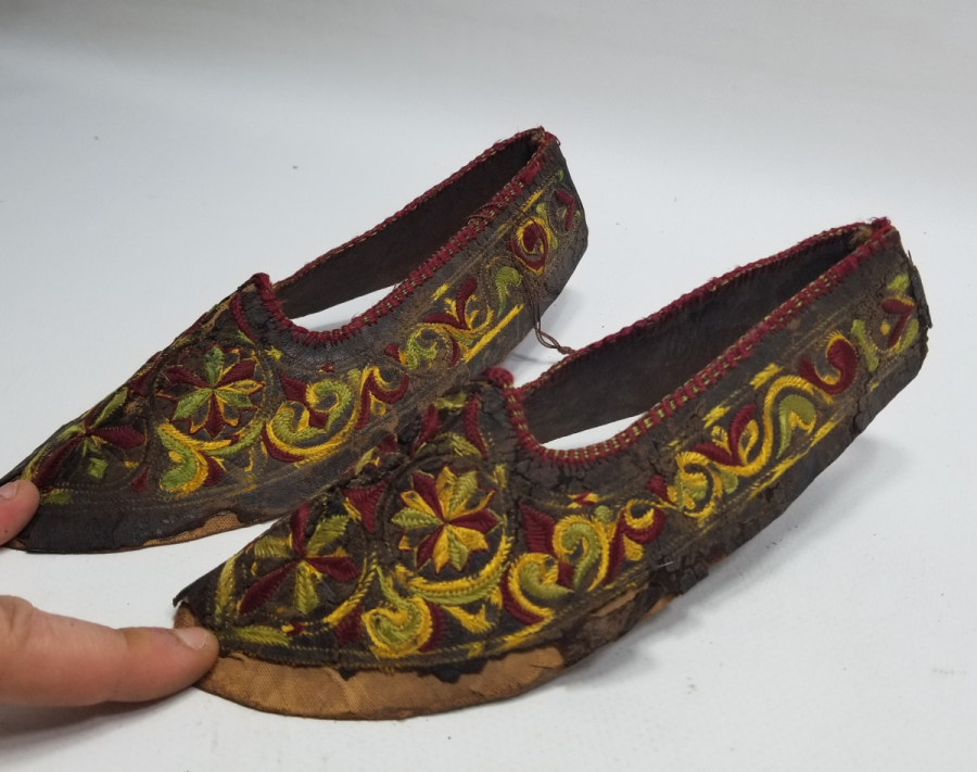 OSMANLI DÖNEMİ SARAY İŞİ AYAKKABI - POTİN ÜSTÜ