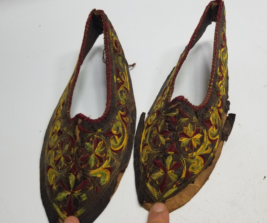 OSMANLI DÖNEMİ SARAY İŞİ AYAKKABI - POTİN ÜSTÜ