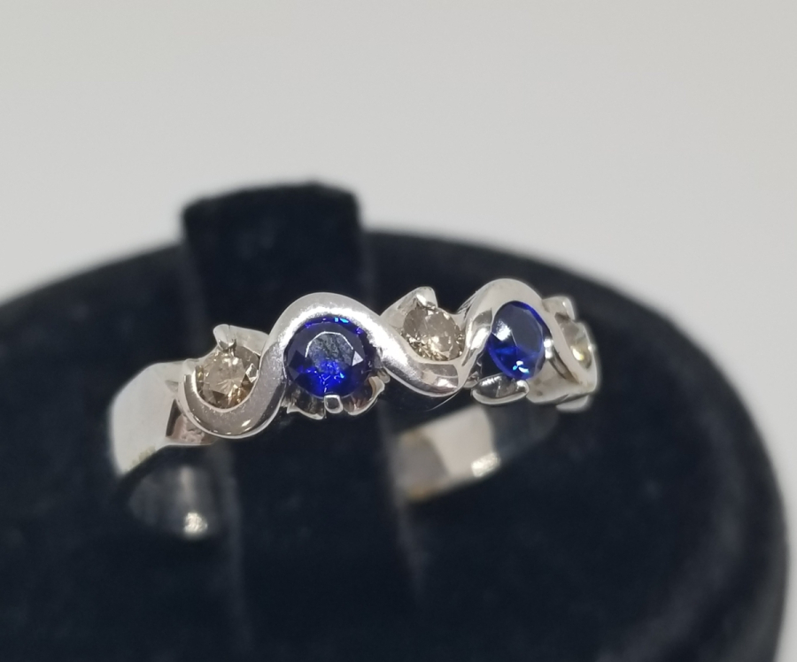 SAFİR VE PIRLANTA TAŞLI GİRİT MODEL YÜZÜK