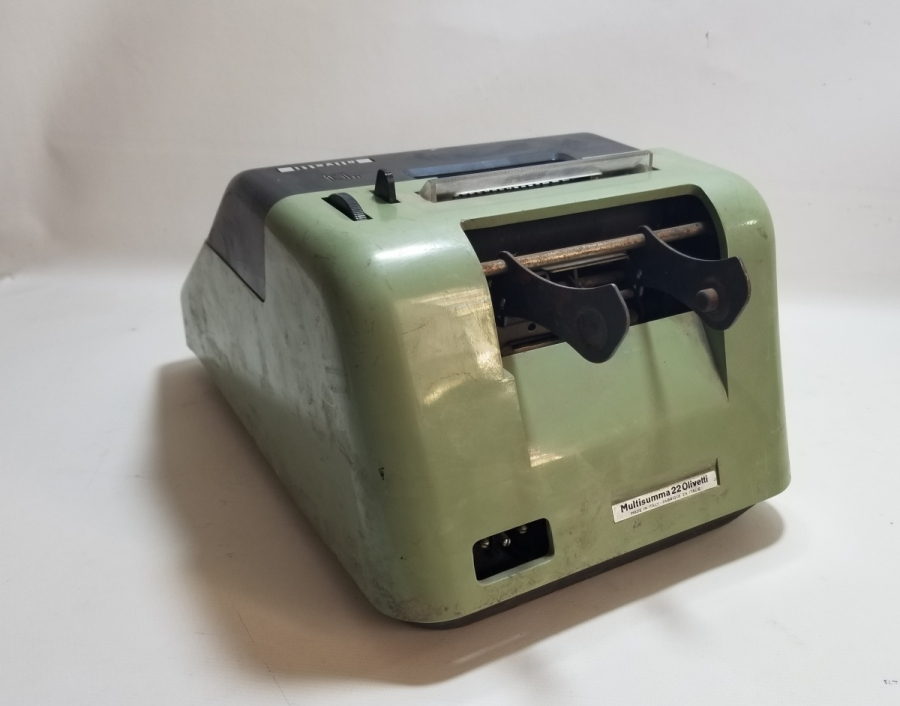 OLİVETTİ MARKA ANTİKA HESAP MAKİNESİ