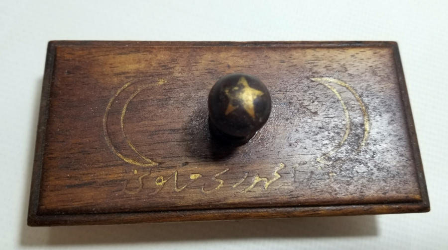 ÜZERİ ALTIN VARAKLI OSMANLICA YAZILI NADİR MÜREKKEP KURUTMALIĞI