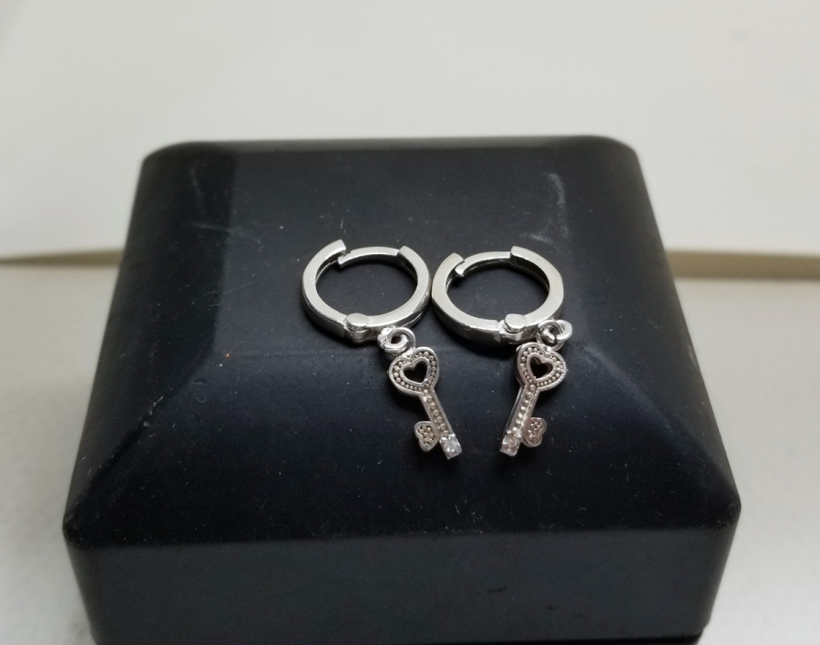 PIRLANTA TAŞLI ÖZEL YAPIM KÜPE