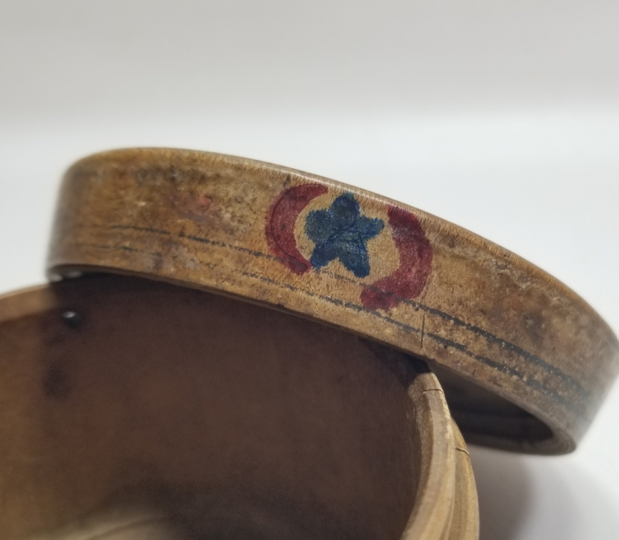 ÜZERİ AY YILDIZ FİGÜRLÜ OSMANLI DÖNEMİ EL YAPIMI TESPİH KUTUSU