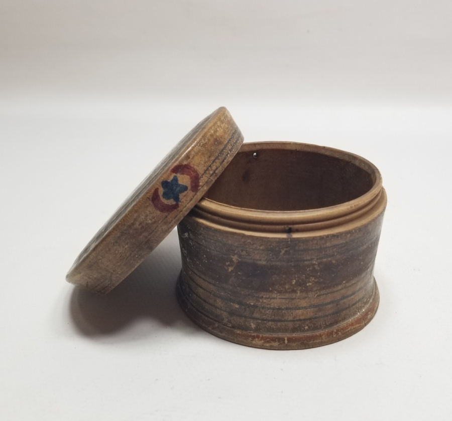 ÜZERİ AY YILDIZ FİGÜRLÜ OSMANLI DÖNEMİ EL YAPIMI TESPİH KUTUSU